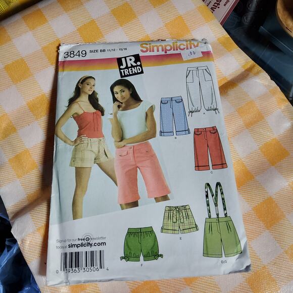 simplicity 2007 3849 capri shorts suspender pattern BB size 11-15 - Picture 1 of 3